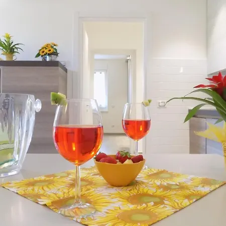 Millyholidays - Sunflower - Center - Nearby - Private Garden - Pool 公寓 巴多利诺