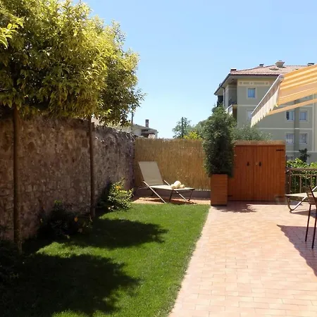 Millyholidays - Sunflower - Center - Nearby - Private Garden - Pool 公寓 巴多利诺