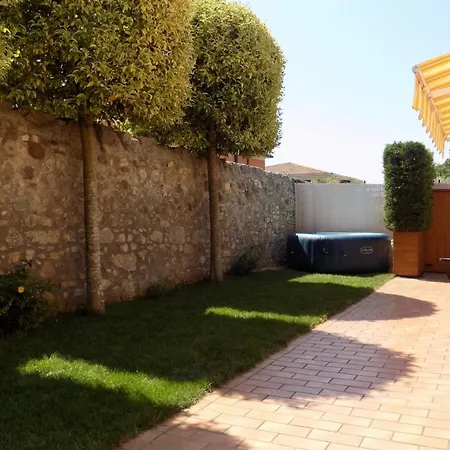 Millyholidays - Sunflower - Center - Nearby - Private Garden - Pool * 巴多利诺