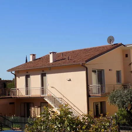 Millyholidays - Sunflower - Center - Nearby - Private Garden - Pool Apartamento Bardolino