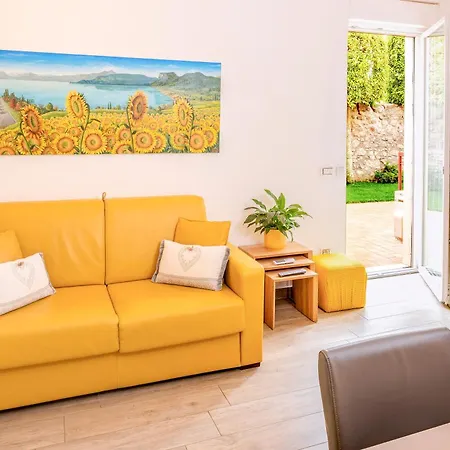 Millyholidays - Sunflower - Center - Nearby - Private Garden - Pool Apartmán