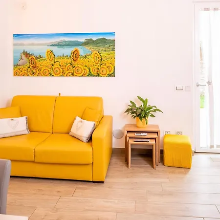 Millyholidays - Sunflower - Center - Nearby - Private Garden - Pool *