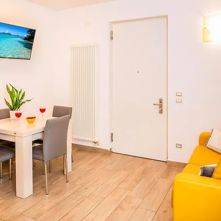 Apartmán Millyholidays - Sunflower - Center - Nearby - Private Garden - Pool Bardolino