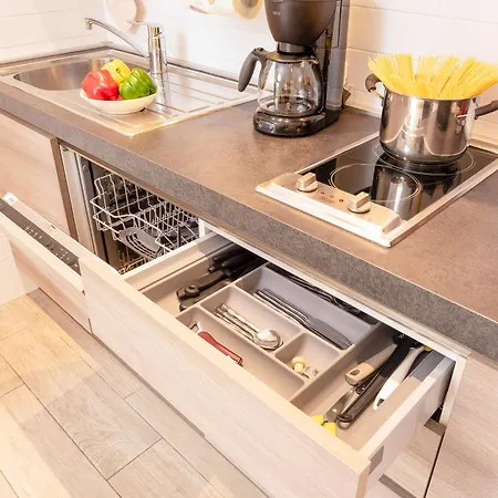 Apartmán Millyholidays - Sunflower - Center - Nearby - Private Garden - Pool