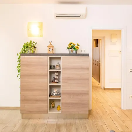 Millyholidays - Sunflower - Center - Nearby - Private Garden - Pool Apartmán