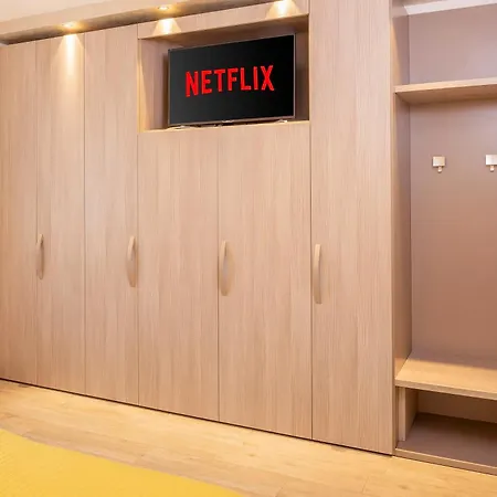 Apartmán Millyholidays - Sunflower - Center - Nearby - Private Garden - Pool *