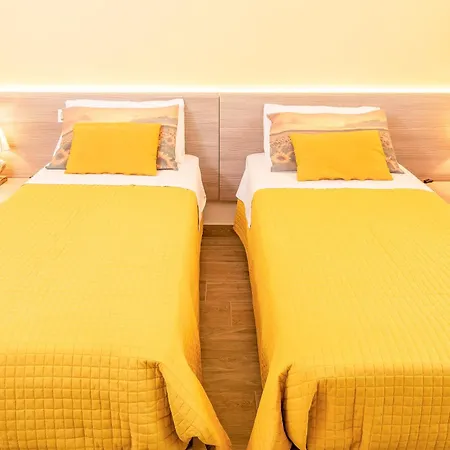 Millyholidays - Sunflower - Center - Nearby - Private Garden - Pool