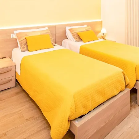 Millyholidays - Sunflower - Center - Nearby - Private Garden - Pool *